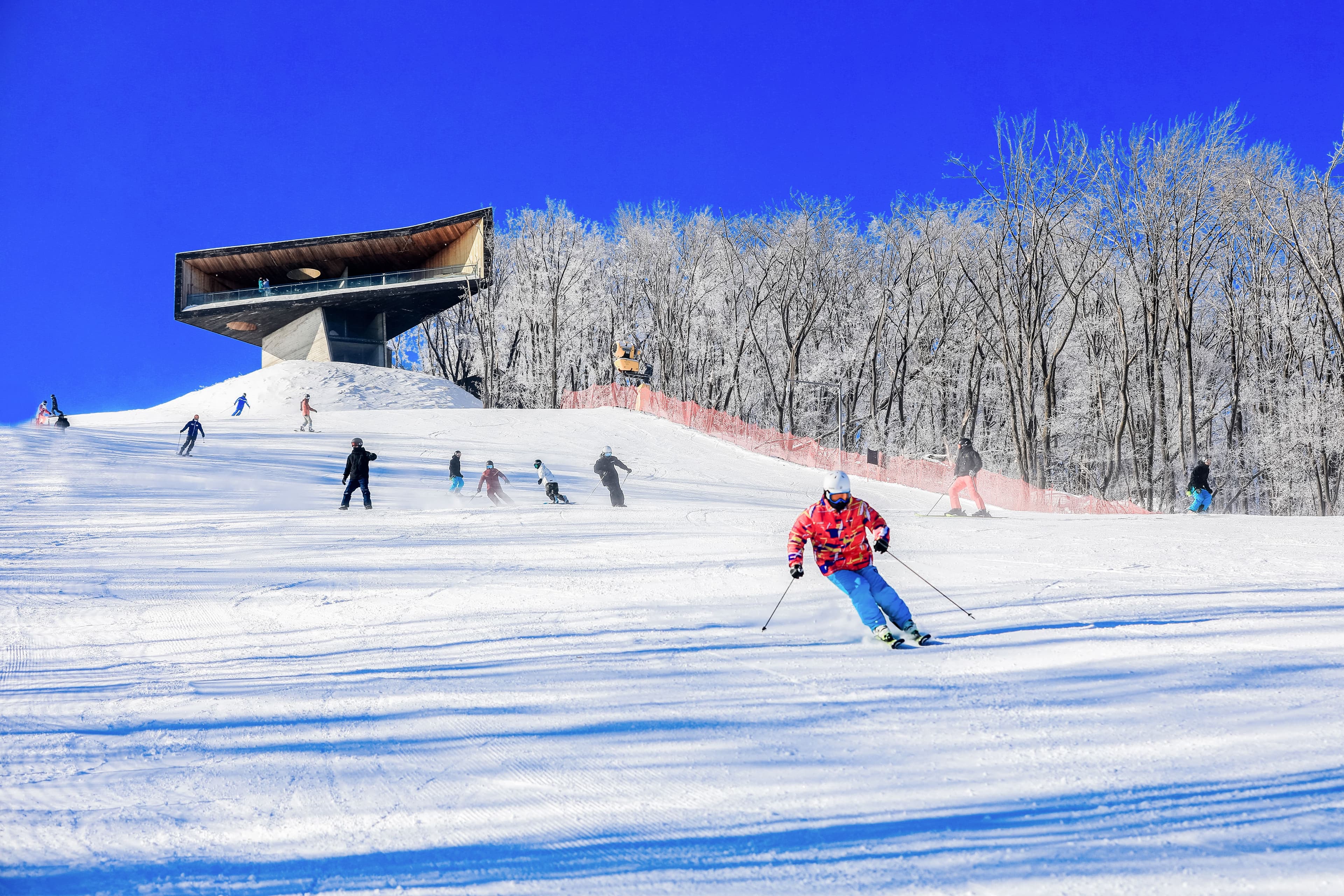 Enjoy a smooth ride on Songhua Lake