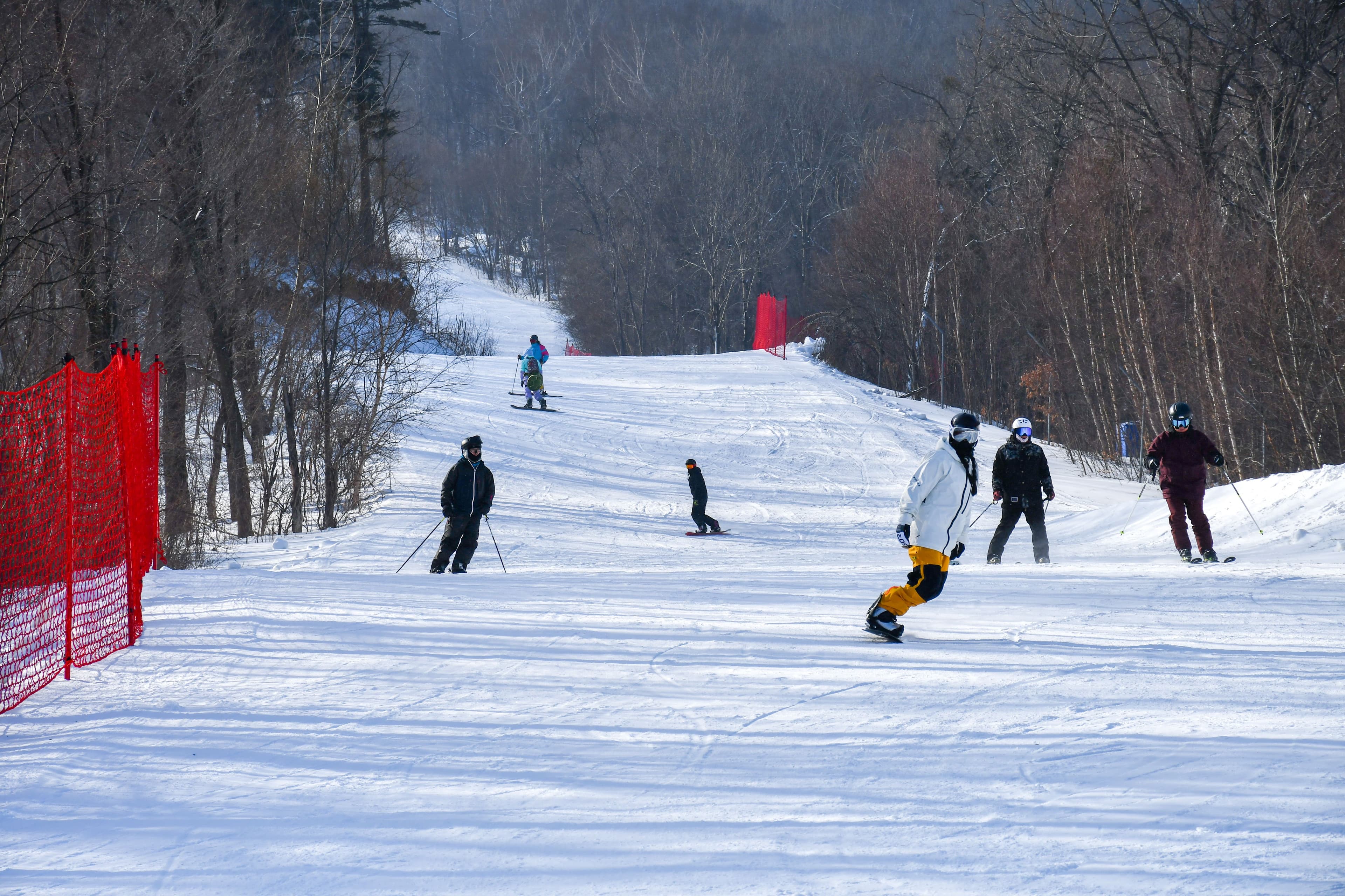 Natural dry snow