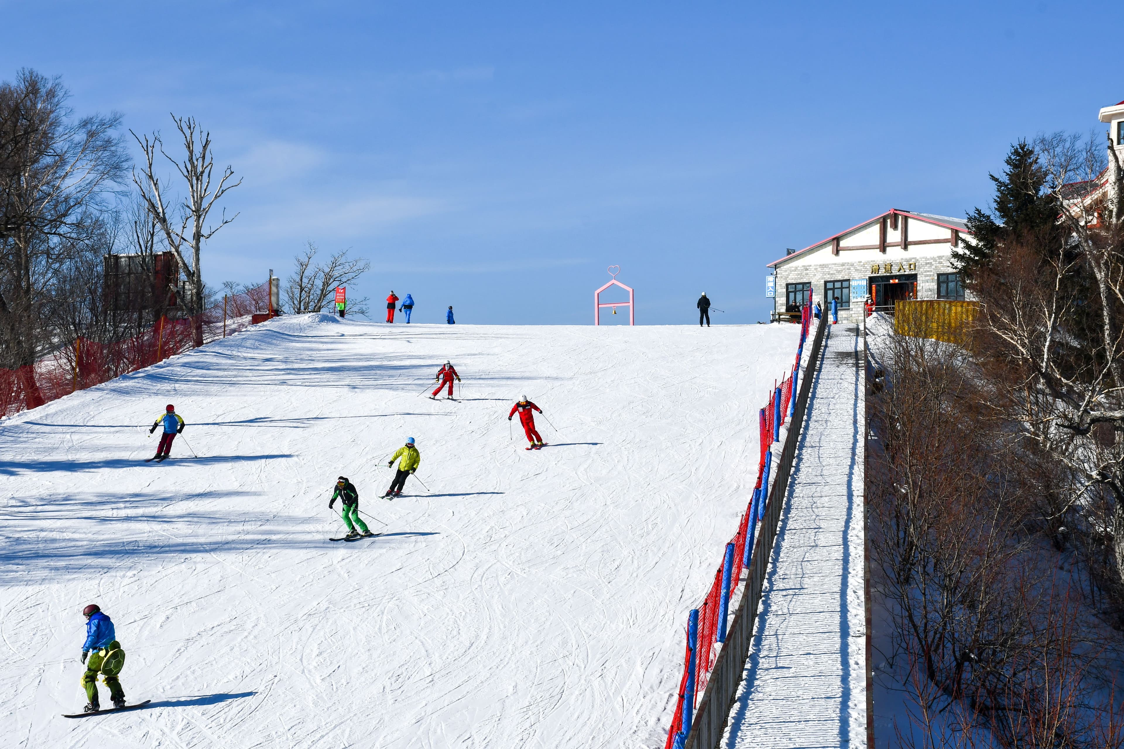 Enjoy skiing at Yabuli Ski Resort — 3